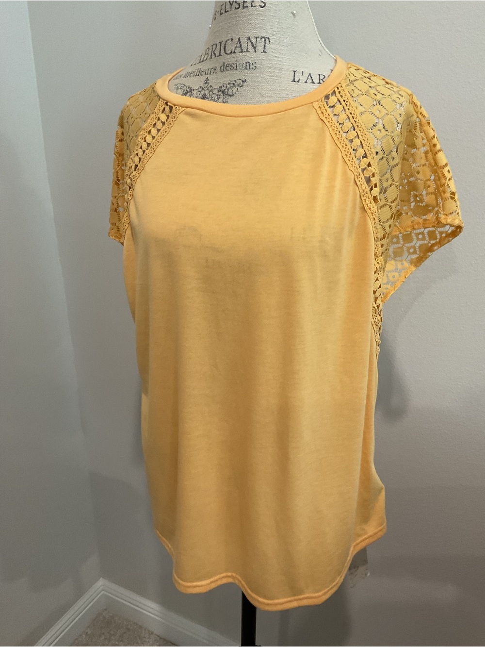 Emily rose Large size Gold Lace Insert Tank Top with Cap Sleeves Women’s Top